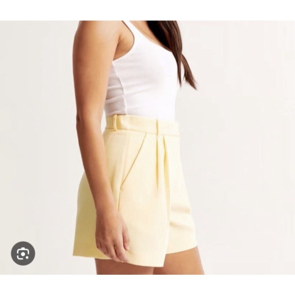 NWT Abercrombie & Fitch Curve Love Sloane Tailored Short Pale Yellow Size 32/14